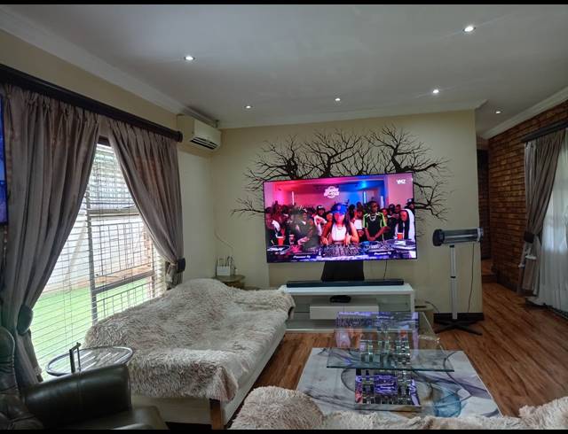 4 BEDROOM HOUSE FOR SALE IN VANDERBIJLPARK SE 4